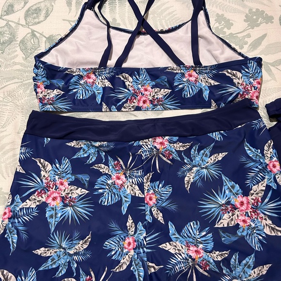 New - Size XXL Tankini Hawaiian Print, navy top. - Picture 4 of 7